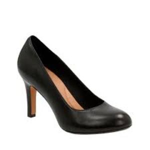 Clarks black pumps heels